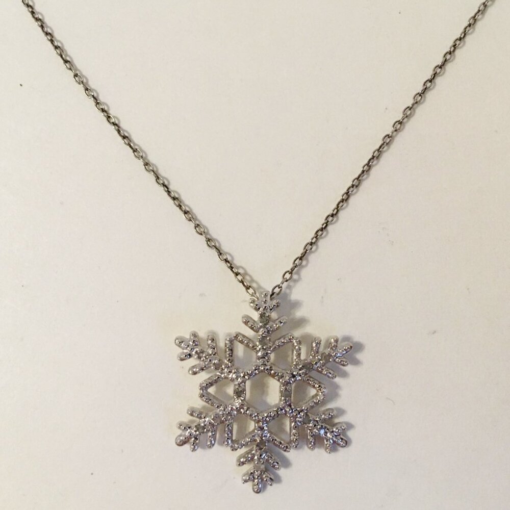 Snowflake Pendant Chain Necklace Sparkle Rhinestone Textured Silver Tone Metal